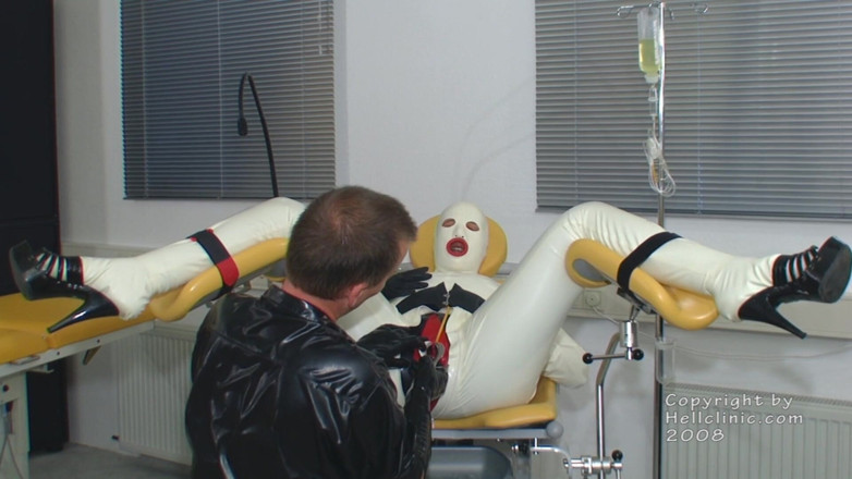 Rubber & Clinic Studio - 1ATOYS: Puta de goma en el gynchair parte 1