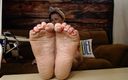 TLC 1992: Suole rugose unghie lunghe piedi nude