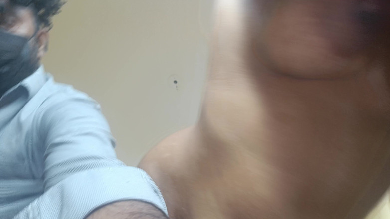 Ilakkiya: Skolelever och lärare njuter av bakifrån