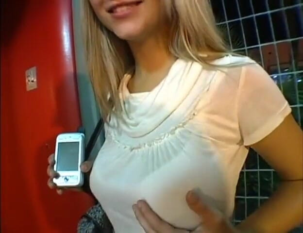 Outdoor pervs: В видео от первого лица снял горячую грудастую блондинку и трахнул ее тугую киску