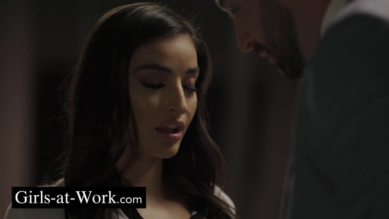 Girls At Work: Emily Willis, la segretaria ambigua