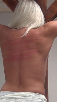 Naomi1 Spanking Machine - Frustate a schiena nuda