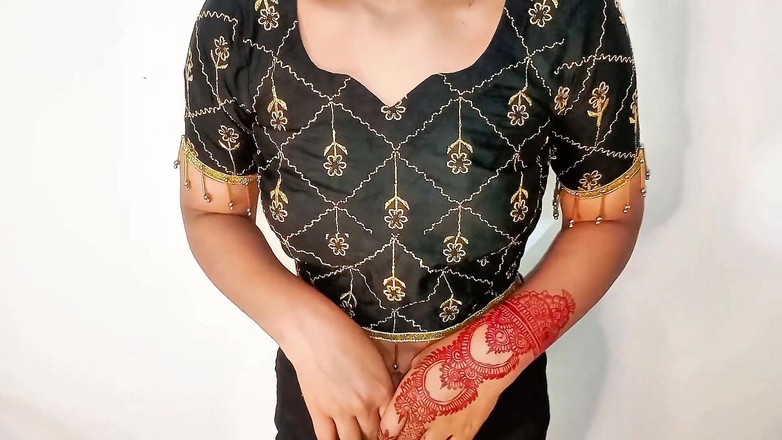 Riya_Moni077: Моя дівчина трахнула мене на моєму ліжку