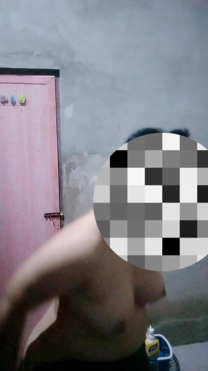 CumOnMeth: Chceš se se mnou osprchovat?