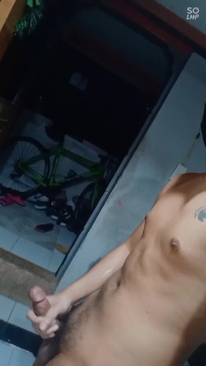 Rent A Gay Productions: Sexy Pinoy Boy Masturba Il Suo Cazzo Duro