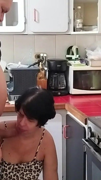 Scopata in cucina super bollente con mia bella moglie