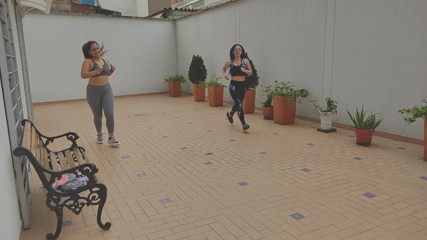 Sara films: Joc lesbian și sex în trei