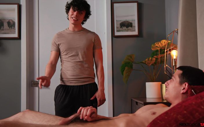 NextDoor Studios: हमारे माता-पिता के बिस्तर पर अगला दरवाजे का ऑरस्टुडियो?!