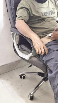 Il capo indiano scopa il suo migliore lavoratore