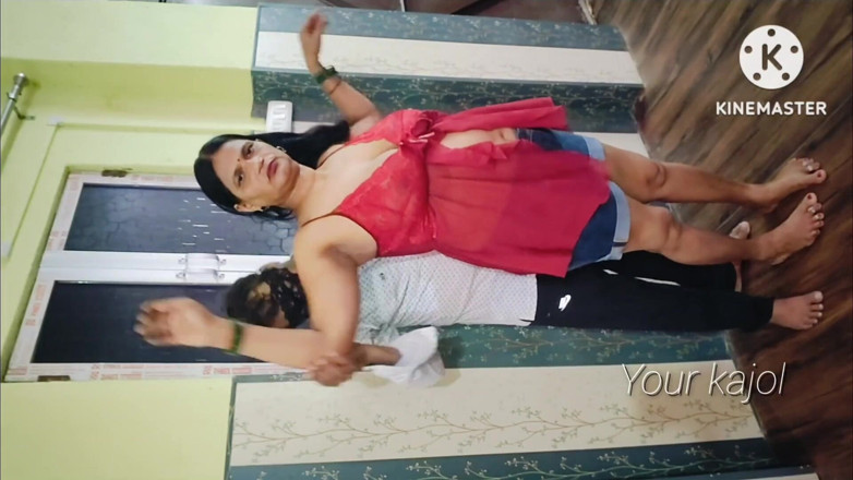 Lustykajolbhabhi: जींस शॉर्ट्स में Kajol भाभी की जवानी