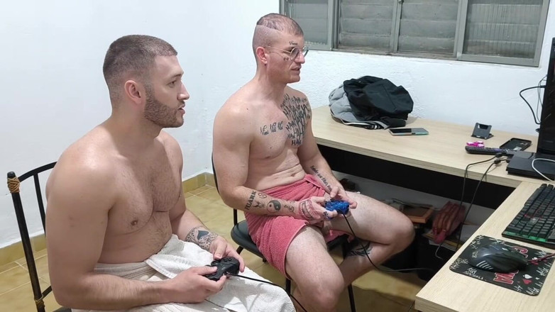 Victor Studio Gay: Carmona dan saya mandi bersama, adakah kami hanya tinggal di...
