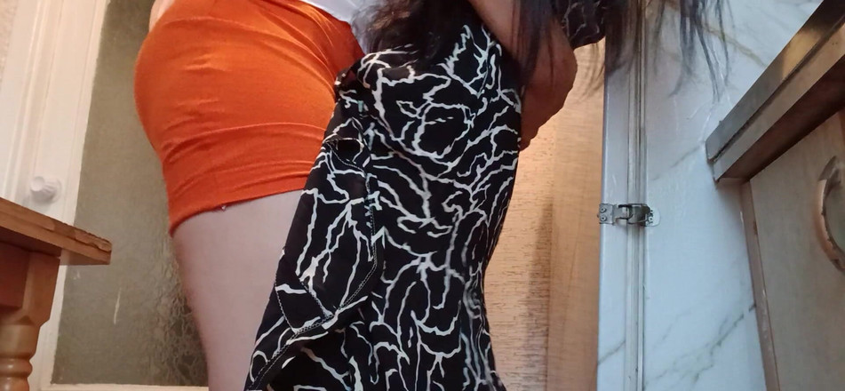 Lesbian-candys: Paylaşılan ofis mutfağında domme orta yaşlı seksi patronum tarafından çabucak sikildim