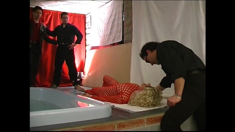 NASTY AMATEUR - Pornstar for a day: La Sporca Meretrice