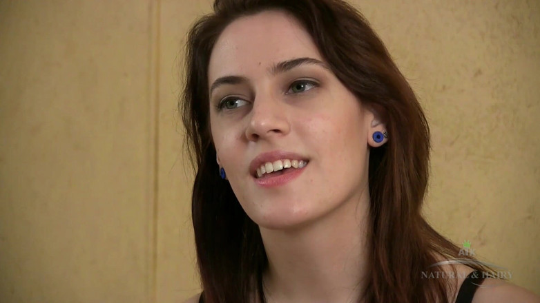 ATK Petites: Jonge Alice die een sexy interview geeft