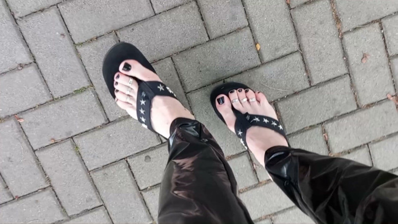 Heelex: Crossdressing in Latex Leggings and Platform Thongs