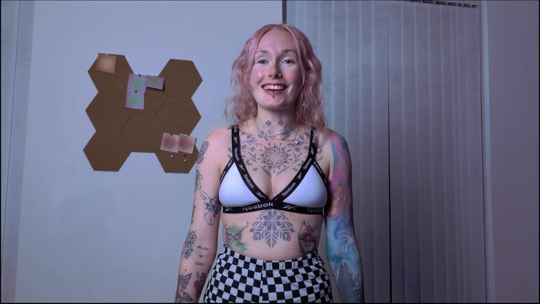 Goddess Transcendence: Wrede gymtrainer vernedert je tot onderwerping