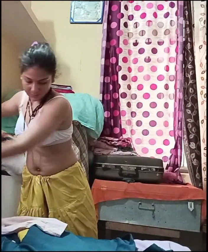 sashaa: Bhabhi Changing Dress
