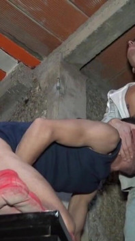 Seksi sürtük alexis tivoli tarafından bodrumda çiğ sikiliyor