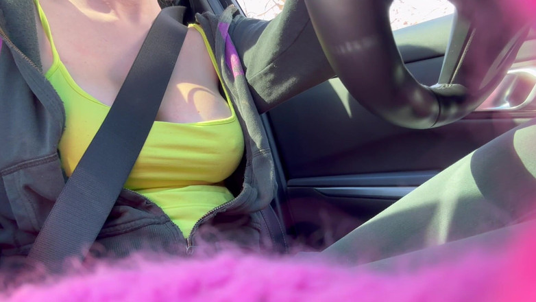 Artemisia Love: X에 그녀의 완벽한 젖탱이 링크를 깜박이는 이탈리아 발정난 거유 밀프 자동차 드라이브