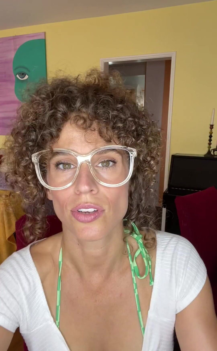 VibeWithMommy: सौतेली मम्मी हिलाने के निर्देश कबूल करती है कि उसे हमेशा आप पर क्रश रहता है! हाय माई स्वीट बॉय! मुझे कबूल करना चाहिए ... मैं हमेशा तुम पर एक बड़ा क्रश पड़ा है! मैं