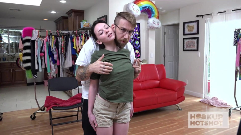 HookUp HotShot-BTS: За лаштунками - голодна до сперми красуня Афінеа Рейн збуджена для грубого сексу