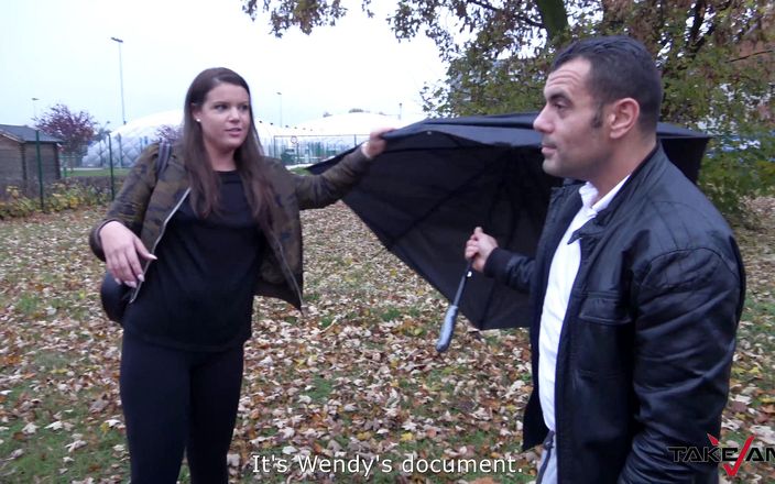 Take Van: 을 타고 있는 동안 바람을 피우며 모르는 놈에게 따먹히는 우산이 부러진 정액 삼키기
