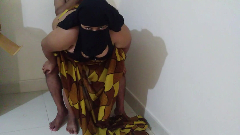 Aria Mia: 55岁的大屁股继阿姨性交