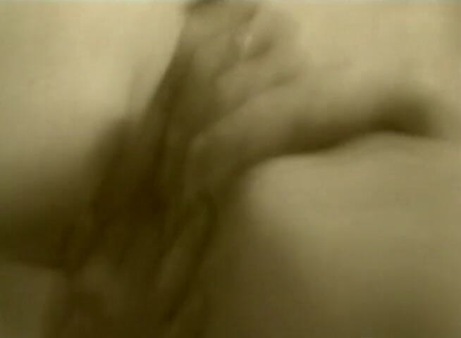 Lesbo Tube: Dua pelacur lesbian di bawah kamar mandi