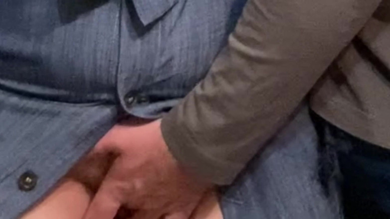 PriyaNaavya: Vecchio pervertito tocca la piccola figa in metropolitana