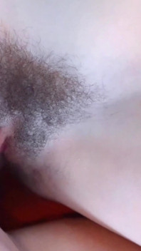 Hårig fitta styvsyster delar sig på min kuk - Shrooms Q