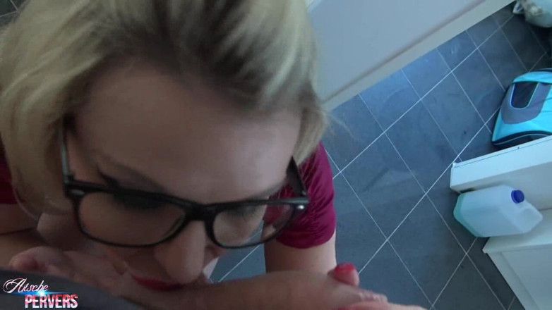 Aische Pervers: Monster cumshot före mötet