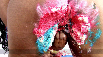 Miss-Safiya: Big chocolate ass on a flag cake