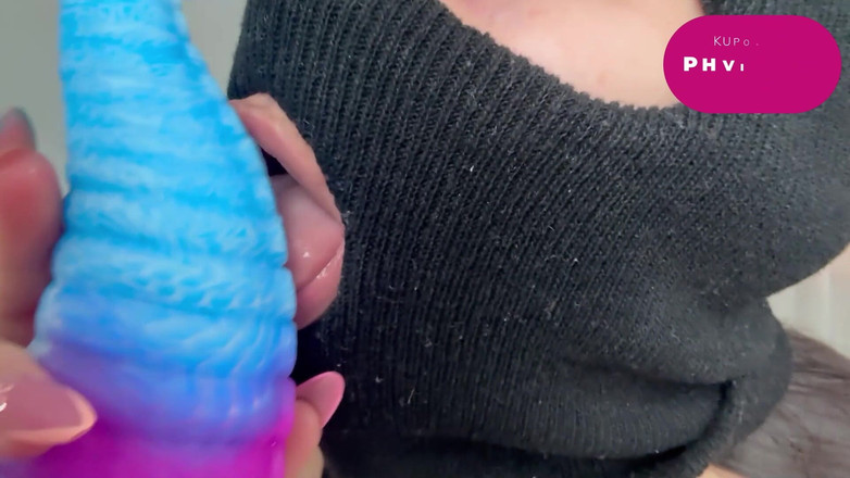 AmayaMori: Der stiehlt meinen vibrator und masturbiert damit