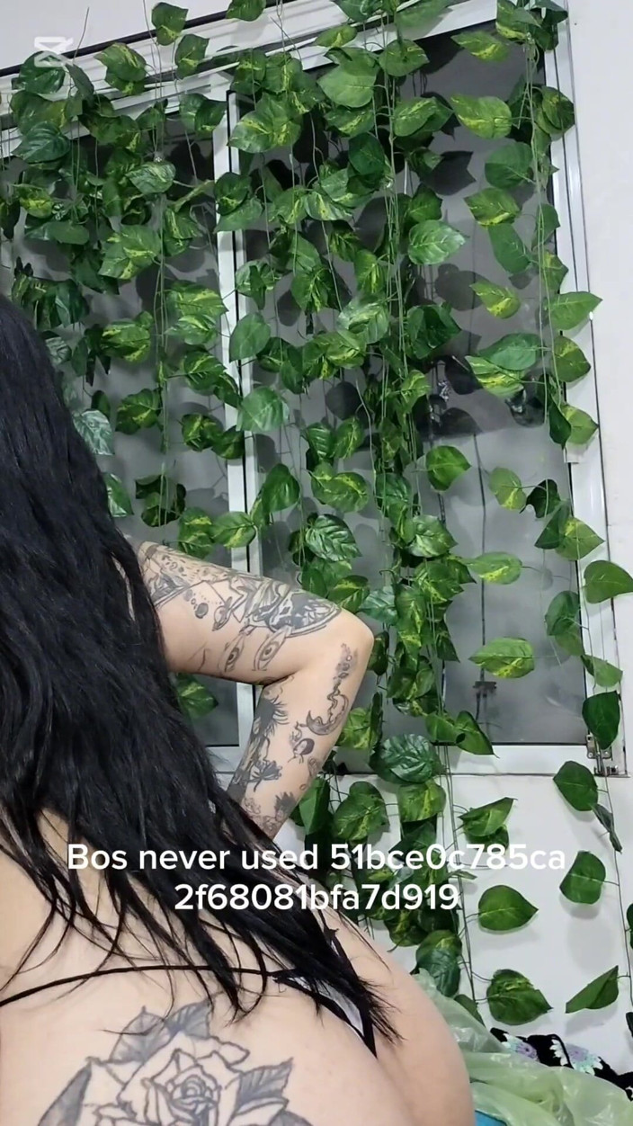 Dalyla: いたずら好きな隣人が触れ合う