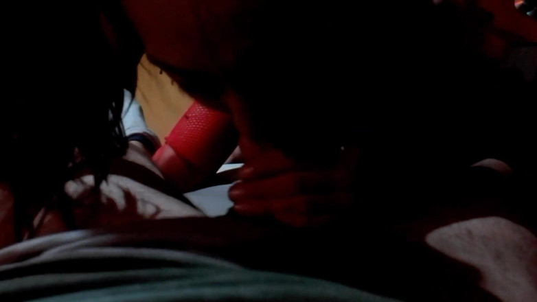 Marian sofar: 她像疯了一样吮吸另一根鸡巴