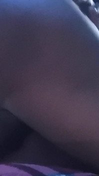 Je l’ai donné à son woto woto en missionnaire après qu’elle a attrapé ma grosse gbola pendant notre cours du soir