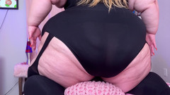 Kayla Peach studios: Товстушка Кайла Піч сидить на замку Адама