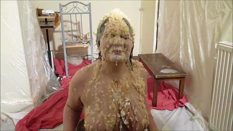 Gunked up girls: Steph the pie babe