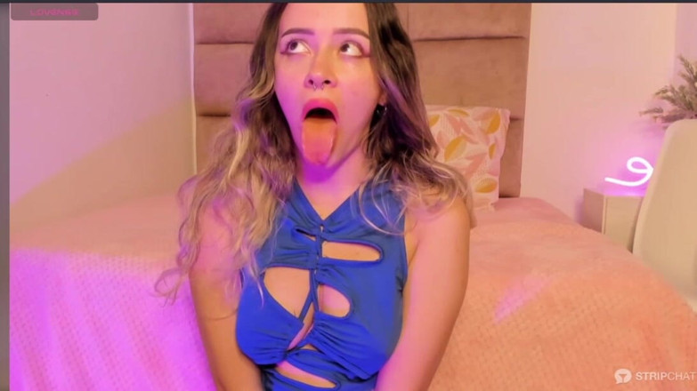 Yame Chike: La Bionda Latina Fa Sesso Con Un Dildo Nero