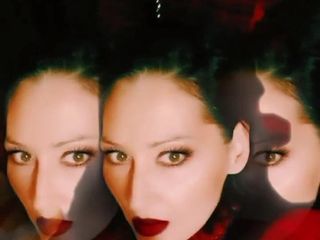 Dominatrix Redsonyja: Crumbs of My Mercy, Little Pathetic Worms, kom hier en...