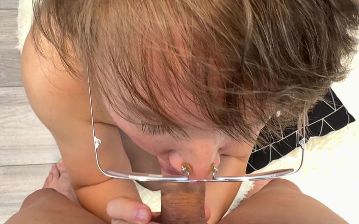Pantyhose me porn videos: Mogen GILF Stella får en strumpbyxor me tryout headjob pOV