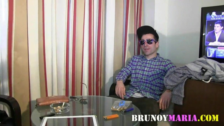 Brunoy Maria: Rödhårig och Ond 21 år gammal brunoymaria knullad för första gången.