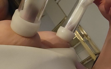 Lily lickss: Obrovské nafouklé napumpované bradavky tlusté dlouhé dlouhé