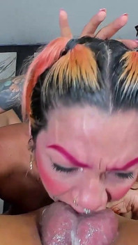Dildo anal uriaș vs. penis real: care doare mai mult?
