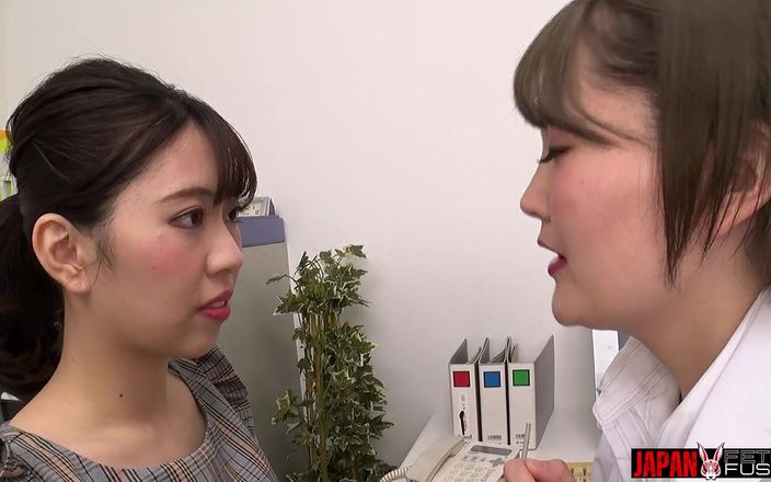 Japan Fetish Fusion: 코하루 비강 핥기: 입 냄새를 자극하고 비강을 핥는 레즈, 리리 모모카, 코하루