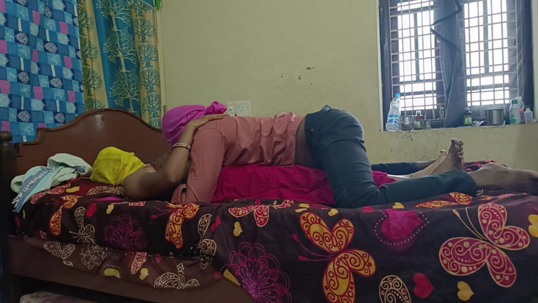 Desigirlsiri: Desi matrigna cazzo duro con figliastro completo romanticismo telugu audio...