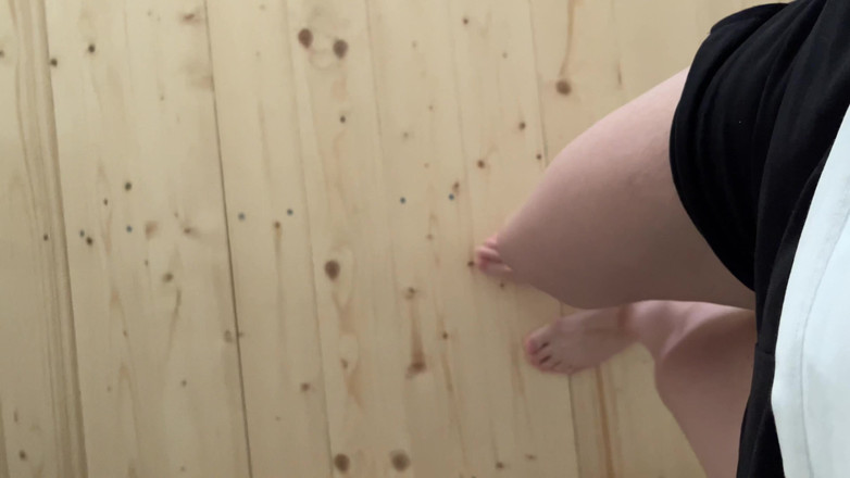 Feet: Chodzenie W Klapkach I Na Boso W Mieszkaniu