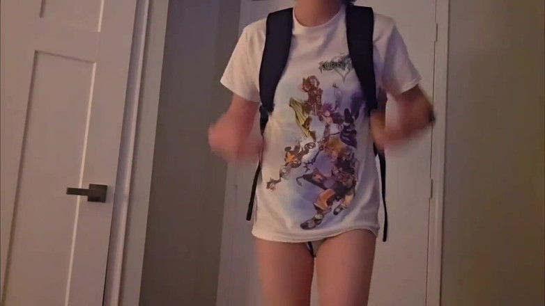 Kinkytwinkpamps: Twink pantolonsuz derse geç kalıyor