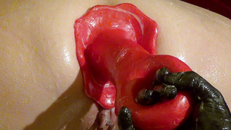 Ines Gapehole: Mainan yang nakal