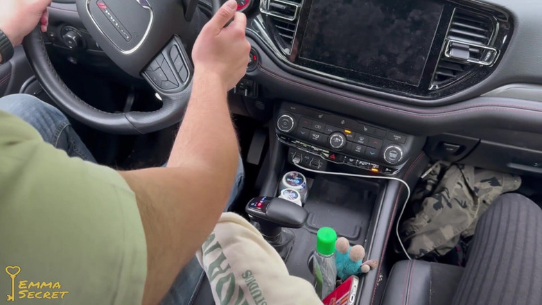 Emma Secret: Šukání stopaře! Ošukaná v autě!